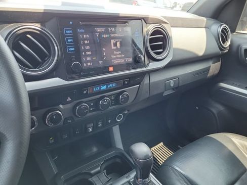 Used 2019 Toyota Tacoma TRD Sport w/ TRD Premium Sport Package AWD/4WD image 28