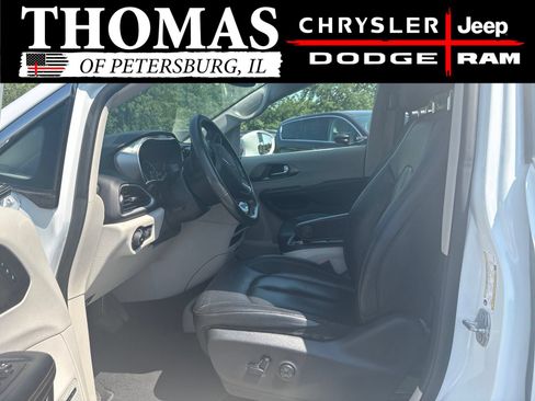 Used 2020 Chrysler Pacifica Touring-L Plus w/ Tire & Wheel Group FWD image 10