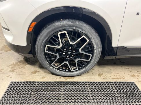 Certified 2024 Chevrolet Blazer RS w/ Driver Confidence II Package image 9
