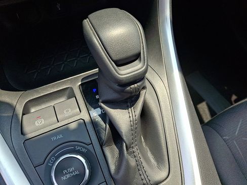 Certified 2022 Toyota RAV4 XLE w/ Convenience Package image 15