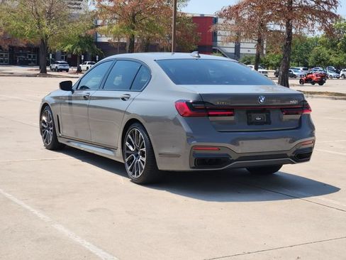 Used 2022 BMW 740i w/ M Sport Package RWD image 7