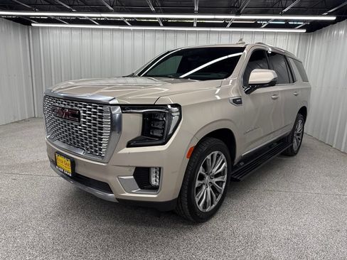 Used 2021 GMC Yukon Denali w/ Denali Premium Package AWD/4WD image 3