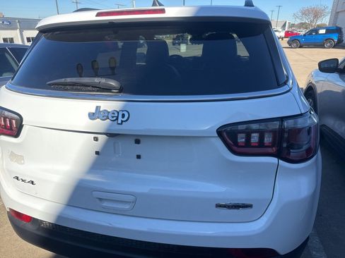 Used 2022 Jeep Compass Latitude image 5