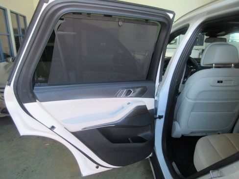 Used 2022 BMW X5 xDrive45e AWD/4WD image 42