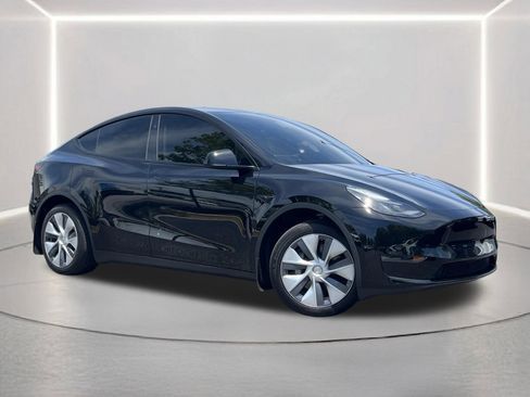 Used 2024 Tesla Model Y Long Range AWD/4WD image 2