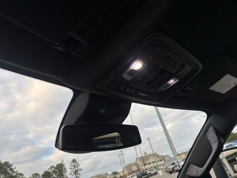 Used 2024 Chevrolet Silverado 1500 ZR2 image 23