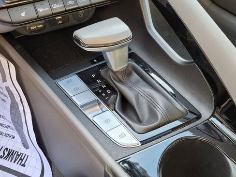 Used 2025 Hyundai Elantra SEL image 19