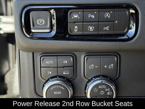New 2026 GMC Yukon XL Denali w/ Sun & Power Step Package AWD/4WD image 18