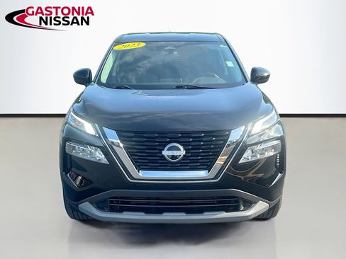 Used 2023 Nissan Rogue SV image 2