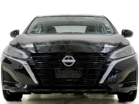 Used 2023 Nissan Altima 2.5 SV image 2