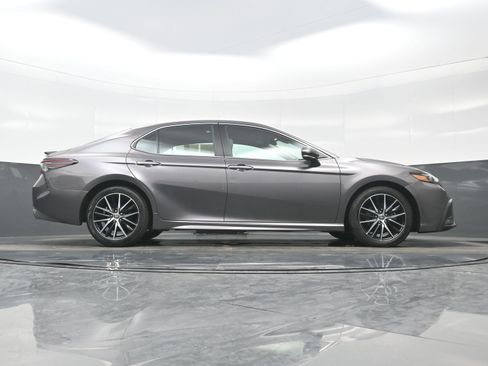 Used 2023 Toyota Camry SE image 34