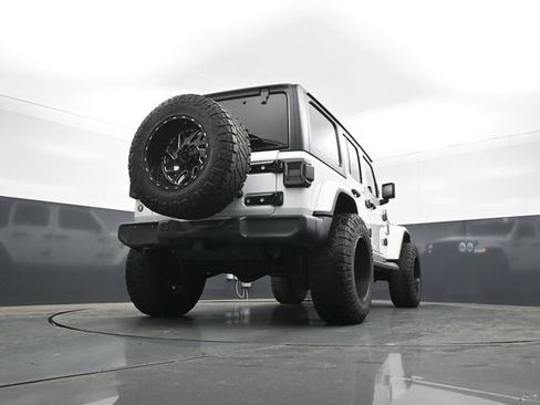 Used 2019 Jeep Wrangler Unlimited Sahara AWD/4WD image 30