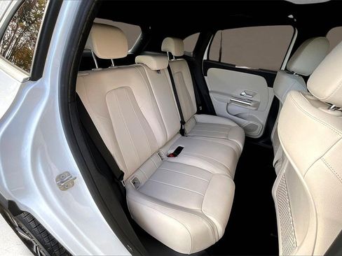 Used 2024 Mercedes-Benz GLA 250 4MATIC image 25