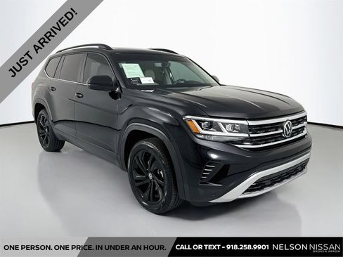 Used 2023 Volkswagen Atlas SE w/ Panoramic Sunroof Package AWD/4WD image 3