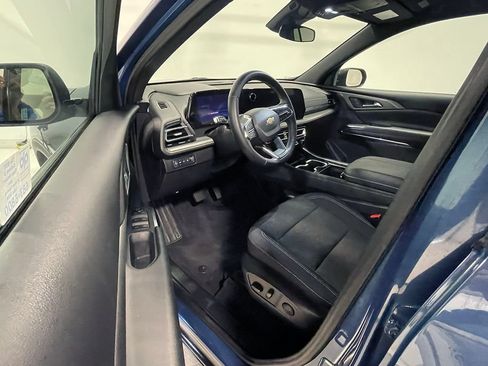Used 2024 Chevrolet Traverse LT AWD/4WD image 3