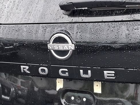 Used 2025 Nissan Rogue SV FWD image 31