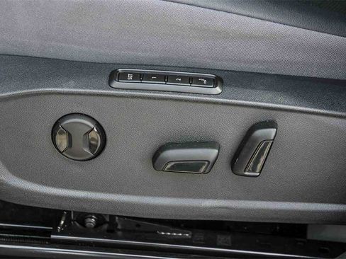 Used 2023 Volkswagen ID.4 Pro S image 21