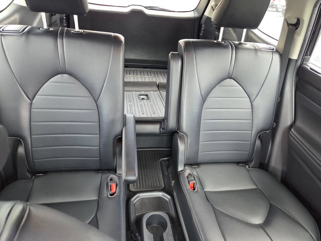 Used 2022 Toyota Highlander XLE FWD image 23