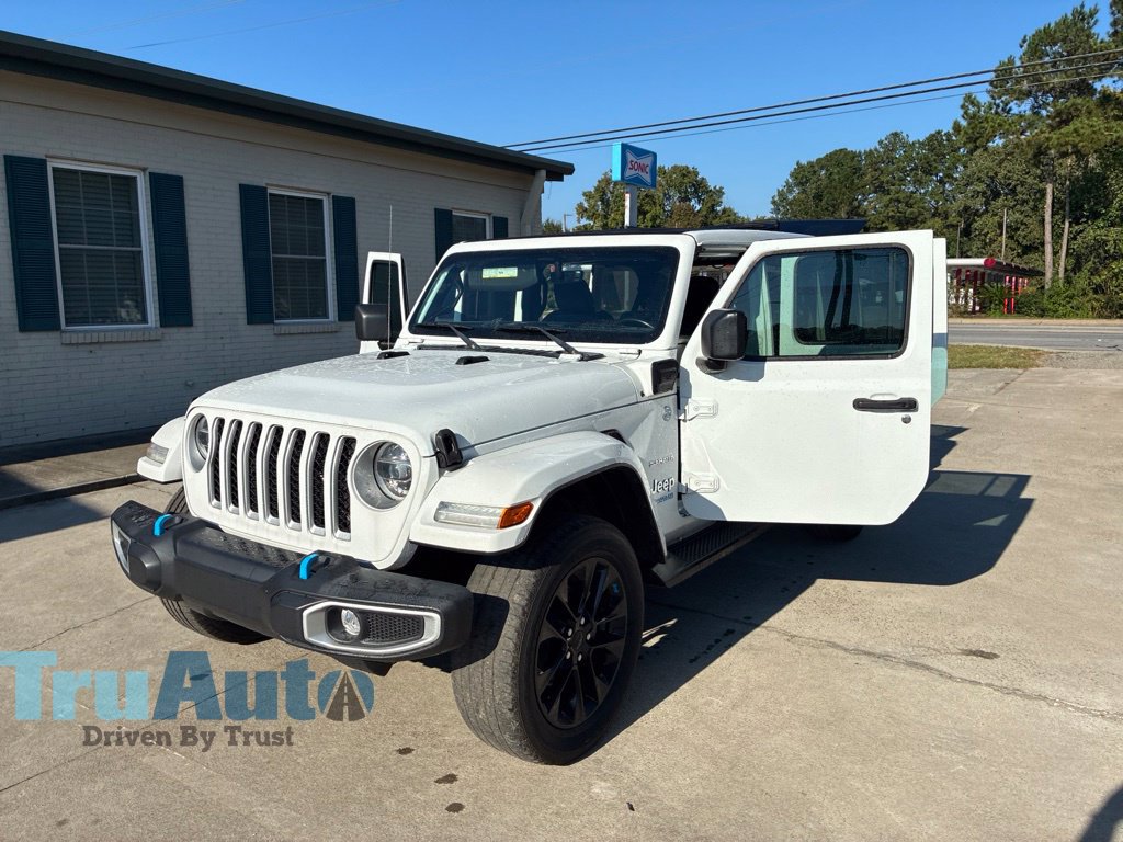 Used 2022 Jeep Wrangler Unlimited Sahara w/ Cold Weather Group AWD/4WD image 13