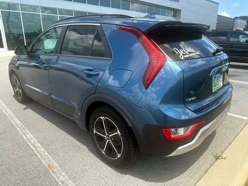 Used 2023 Kia Niro EX FWD image 4