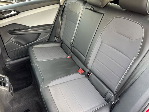 Used 2023 Volkswagen Taos SE w/ Panoramic Sunroof Package AWD/4WD image 34