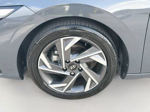 Certified 2025 Hyundai Elantra SEL FWD image 33