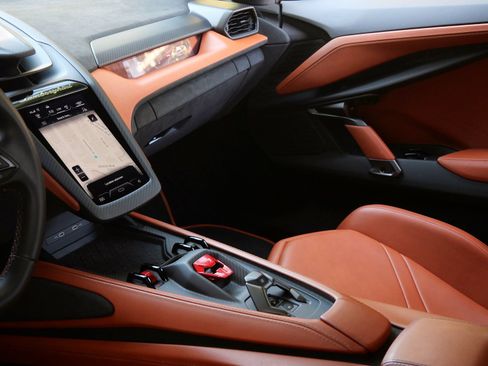 Used 2025 Lamborghini Revuelto AWD/4WD image 12
