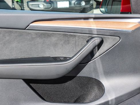 Used 2024 Tesla Model Y Long Range AWD/4WD image 23