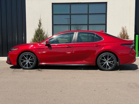 Used 2022 Toyota Camry SE w/ Cold Weather Package AWD/4WD image 2