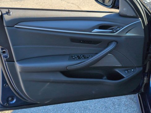 Used 2023 BMW 530e w/ M Sport Package image 14