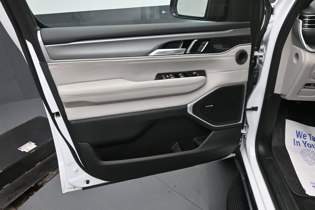 Used 2025 Jeep Wagoneer L 4WD image 26