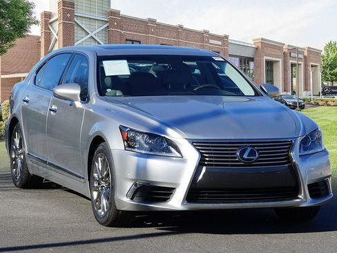 Used 2016 Lexus LS 460 L image 3