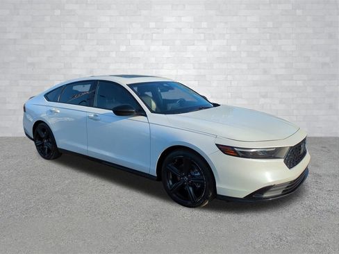 Used 2023 Honda Accord Sport image 2