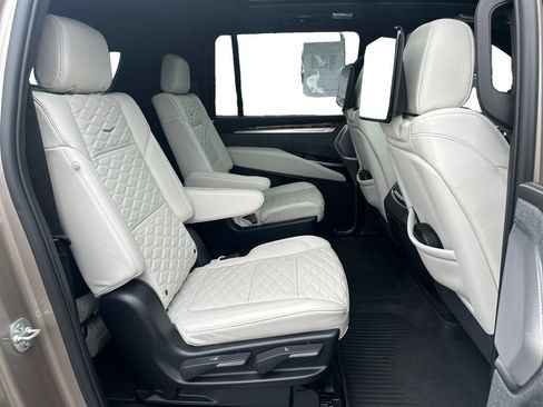 Certified 2025 Cadillac Escalade ESV Premium Luxury Platinum AWD/4WD image 21