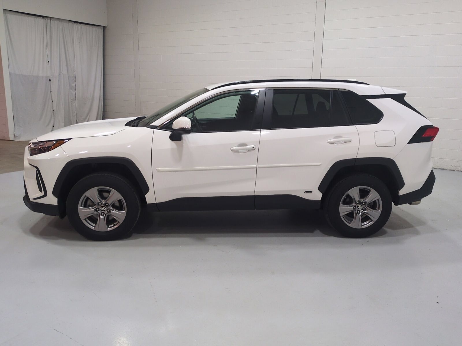 Used 2024 Toyota RAV4 XLE AWD/4WD image 7
