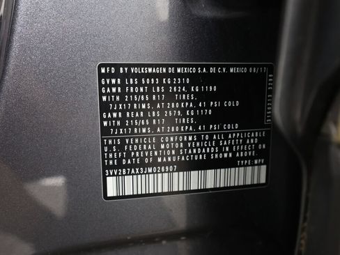 Used 2018 Volkswagen Tiguan SE AWD/4WD image 39