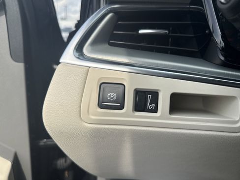 Used 2022 Cadillac XT5 Premium Luxury image 13