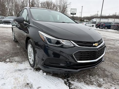 Used 2017 Chevrolet Cruze LT w/ Convenience Package image 9