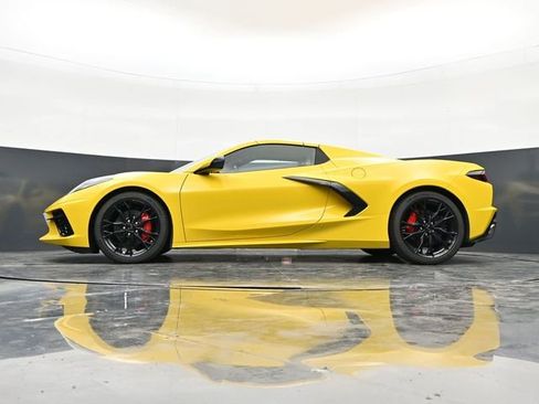 Used 2025 Chevrolet Corvette Stingray Convertible w/ 1LT image 37