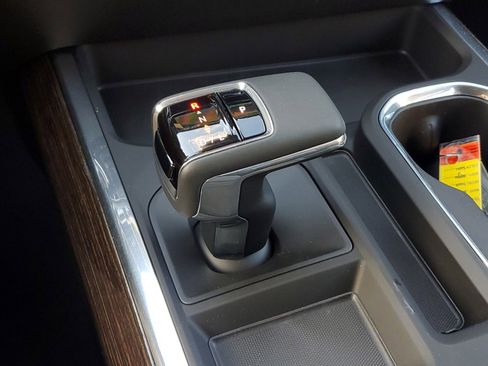 New 2025 GMC Sierra 1500 Elevation image 32