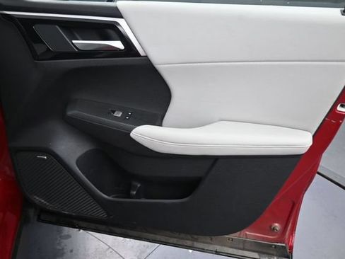 Used 2025 Mitsubishi Outlander SE FWD image 13