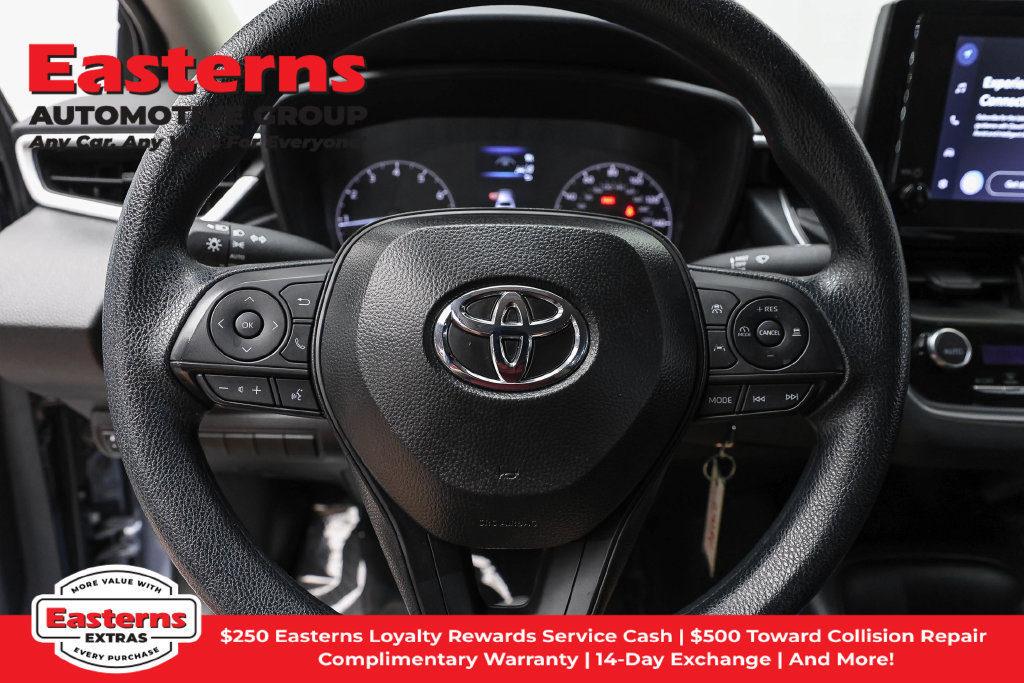 Used 2025 Toyota Corolla LE FWD image 11