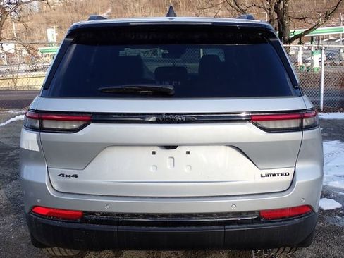 New 2025 Jeep Grand Cherokee Limited w/ Black Appearance Package AWD/4WD image 4