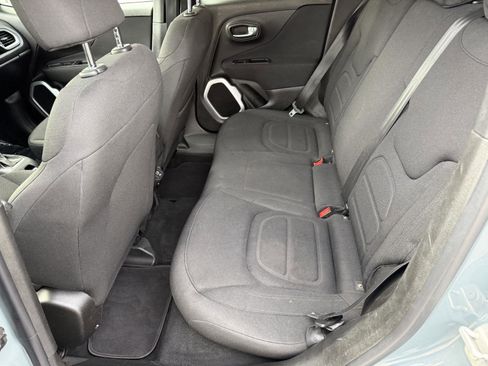 Used 2018 Jeep Renegade Latitude FWD image 13