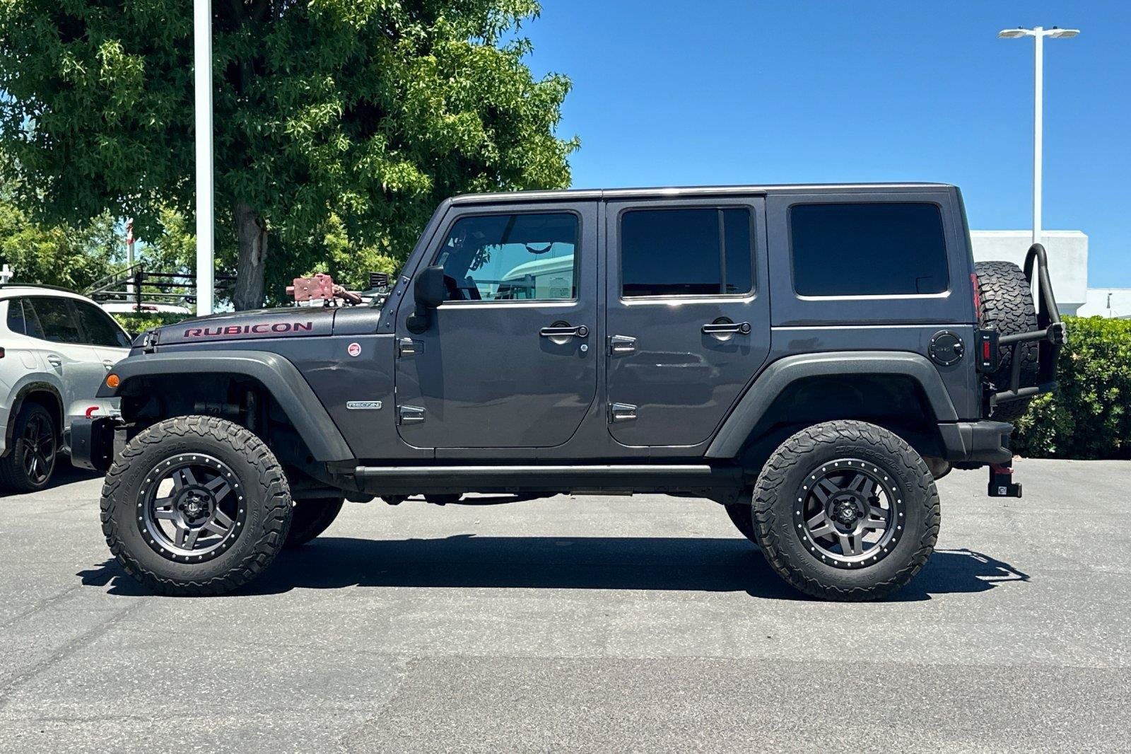 Used 2017 Jeep Wrangler Unlimited Rubicon AWD/4WD image 7