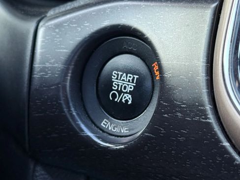 Used 2016 Jeep Grand Cherokee Laredo image 25