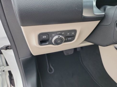 New 2025 Mercedes-Benz GLB 250 4MATIC image 12