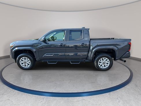 Used 2024 Toyota Tacoma SR5 w/ SR5 Upgrade Package AWD/4WD image 8