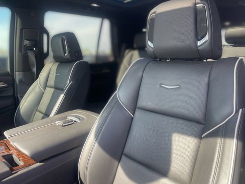 Certified 2022 Cadillac Escalade Premium Luxury w/ Performance Package AWD/4WD image 8