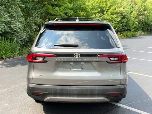 Used 2025 Toyota Grand Highlander AWD image 4